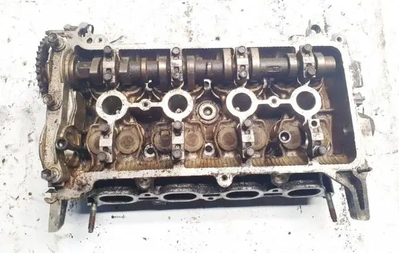 Toyota Prius (XW20) Engine head 