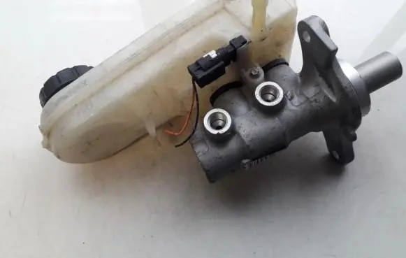 Mitsubishi Colt Master brake cylinder 32067273d 32067273-d