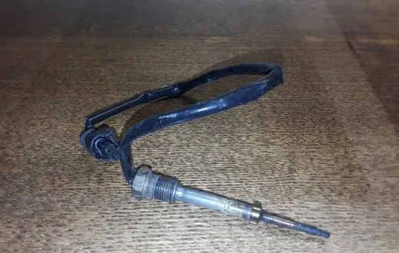 BMW 5 F10 F11 Exhaust gas temperature sensor 2656001901 7805606
