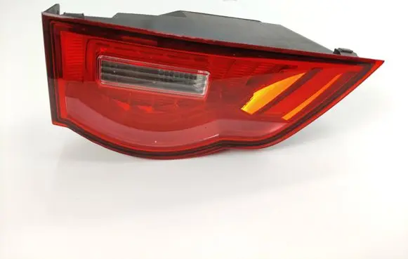 Tailgate rear/tail lights