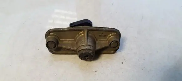 Ford Mondeo Mk III Tailgate exterior lock ur202803a