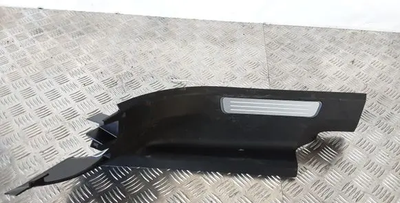 Volvo XC90 Side skirt rear trim 31363747