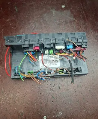Mercedes-Benz E W211 Fuse module 2115452101