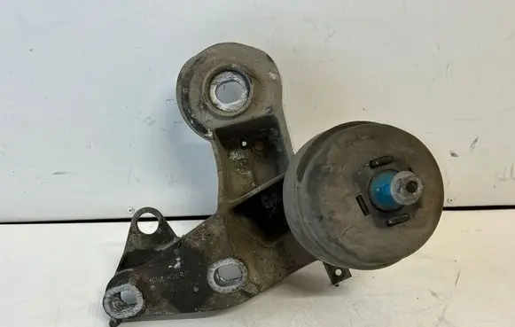 Audi A6 S6 C6 4F Engine mounting bracket 4F0199352