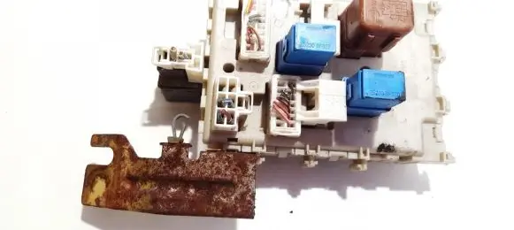 Nissan Almera N16 Fuse box set 243505M300 0221001