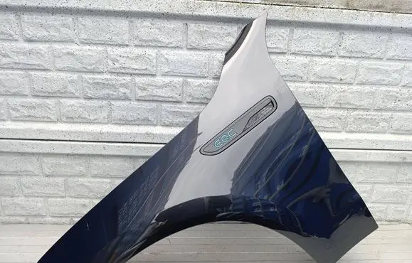Mercedes-Benz EQC Fender