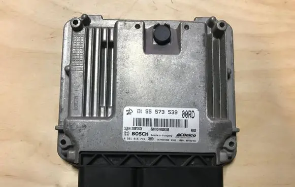Opel Insignia A Engine control unit/module 55573539