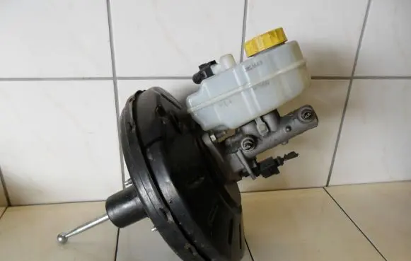 Skoda Fabia Mk2 (5J) Brake booster 6R1614105R