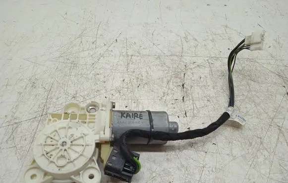 Mercedes-Benz E W211 Front door window regulator motor 2118202942