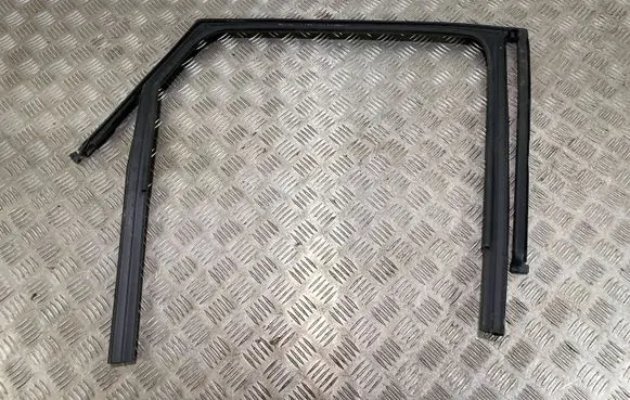 Seat Arona Rubber seal rear door window/glass 