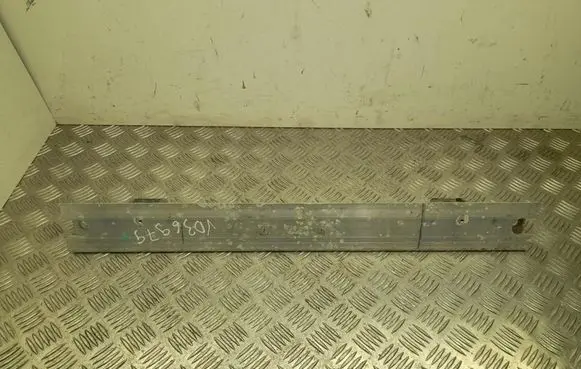 Engine mounting bracket