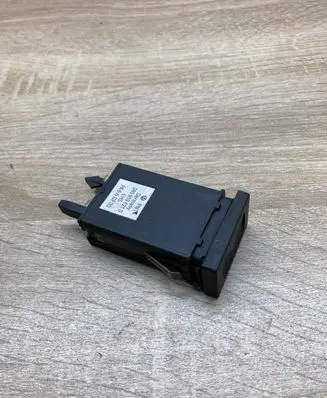 Volkswagen PASSAT B5.5 Windscreen/window heater switch 3B0959621D