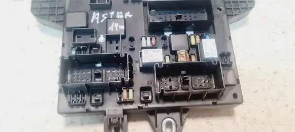 Opel Astra J Comfort/convenience module 365927271 1110303AA 1104700000