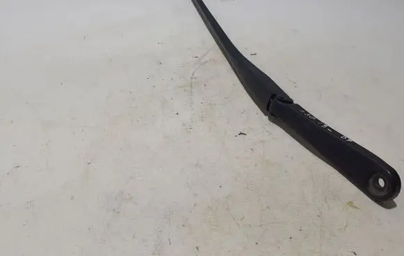 BMW 5 G30 G31 Front wiper blade arm 7474830