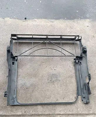 BMW X5 E53 Radiator mount bracket 17101439105 1439105