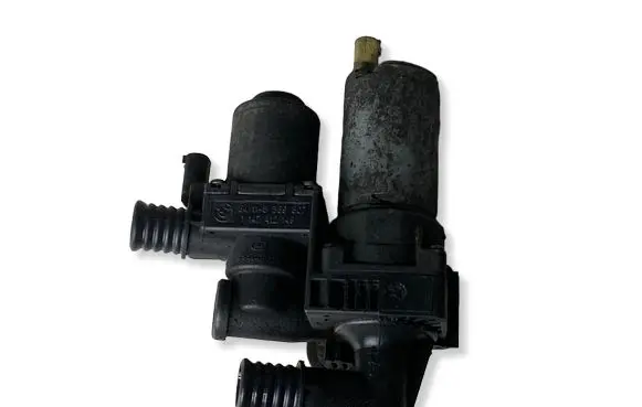 BMW 3 E46 Coolant heater control valve 8369807 1147412149