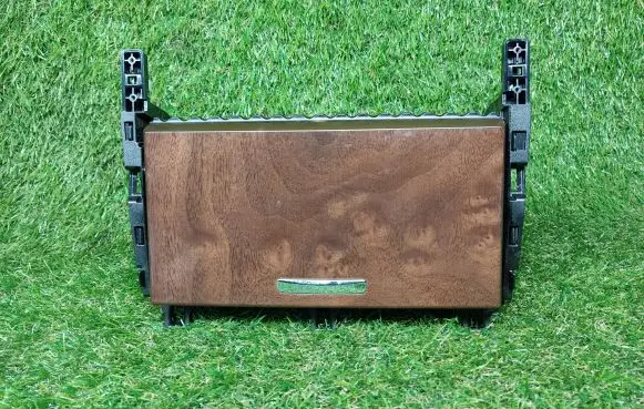 Cup holder front
