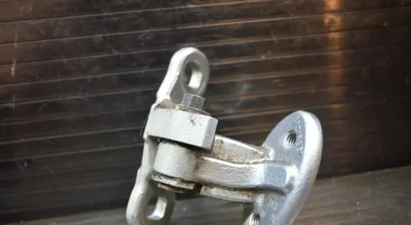 Volvo V50 Rear door lower hinge