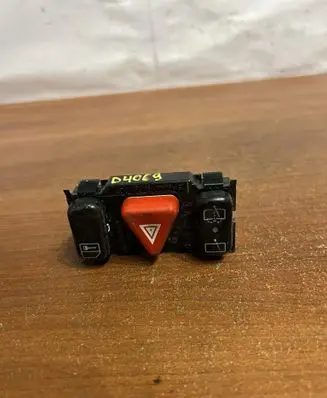 Mercedes-Benz E W210 Hazard light switch 2108201410 D4069