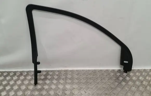 Fiat Freemont Windshield trim 