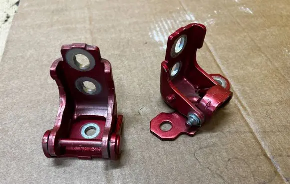 Renault Clio IV Front door hinge set 804200003R 804010016R