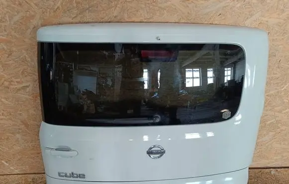 Nissan Cube Z11 Tailgate/trunk/boot lid