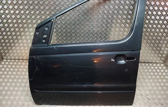 Mercedes-Benz Vaneo W414 Front door S18031455