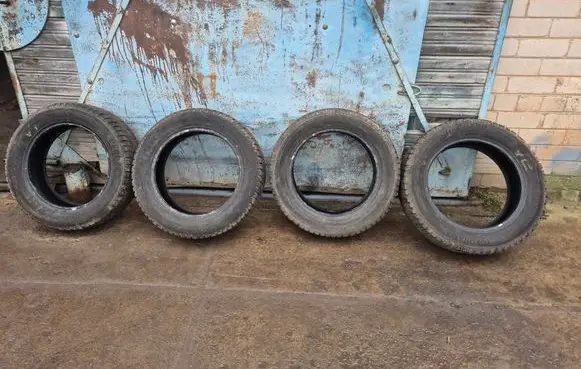 Subaru Outback R17 winter/snow tires with studs 2156017