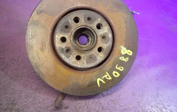 Skoda Fabia Mk1 (6Y) Front wheel hub spindle knuckle