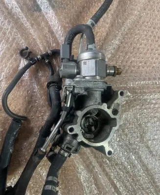 Audi A4 S4 B8 8K Fuel injection high pressure pump 06H127025N 2001472621 0261520090