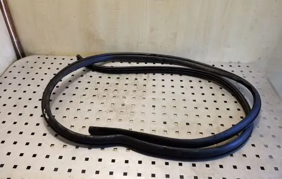 Chevrolet Captiva Rear door rubber seal (on body) 
