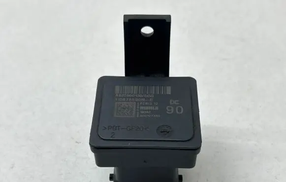 Nissan Navara D23 Glow plug pre-heat relay A622900130 110675590R 000107350