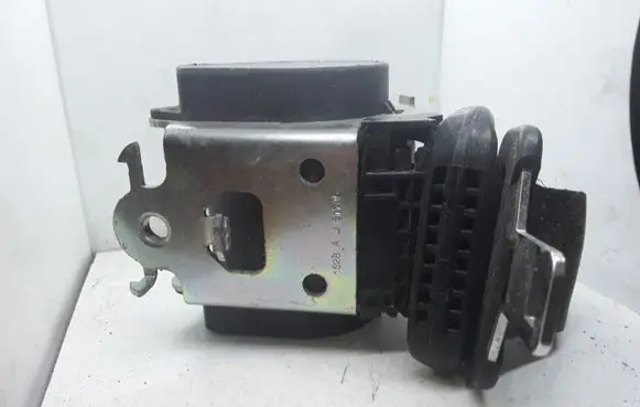 Dacia Logan I Middle seatbelt (rear) NOCODE