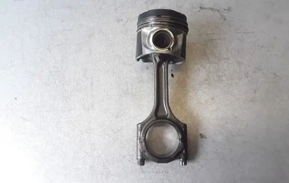 Volvo XC60 Piston with connecting rod