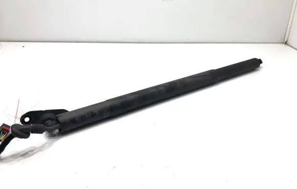 Audi Q3 F3 Shock absorber/damper mounting bracket 83F827851D