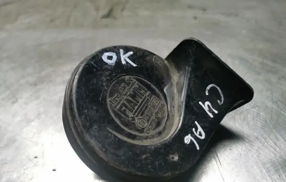 Audi A6 S6 C4 4A Horn signal