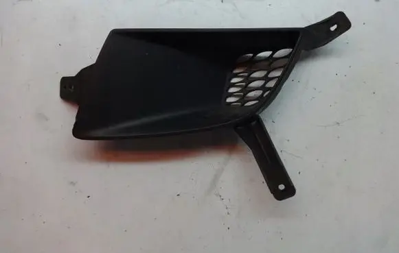 Hyundai i30 Front bumper lower grill