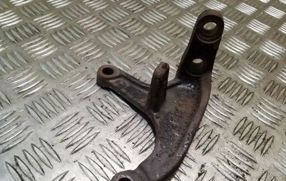Toyota RAV 4 (XA20) Engine mounting bracket 1729327020