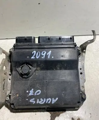 Toyota Auris 150 Engine control unit/module 8966102E51 MB2753000221