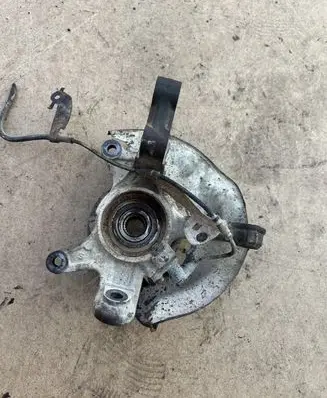 Subaru Forester SF Front wheel hub spindle knuckle 3XR