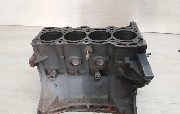 Toyota Yaris Engine block 