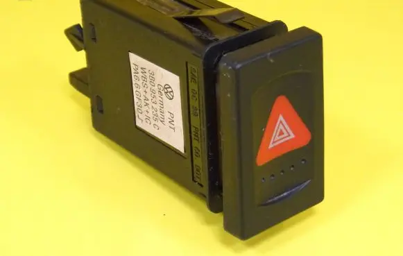 Volkswagen PASSAT B5 Hazard light switch 3B0953235C