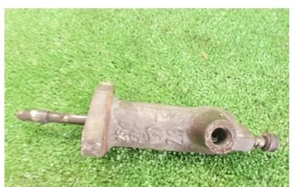 Mercedes-Benz E W210 Clutch slave cylinder 
