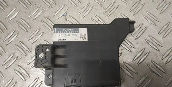 Toyota Yaris Climate control unit 886500D180