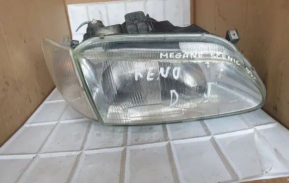 Renault Scenic I Headlight/headlamp 37701672735