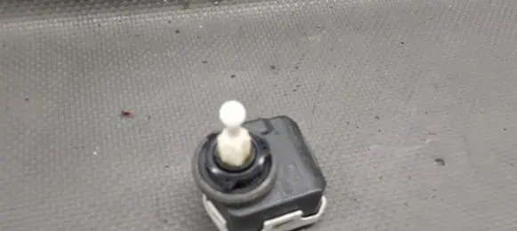 Ford Focus Headlight level adjustment motor 00787804