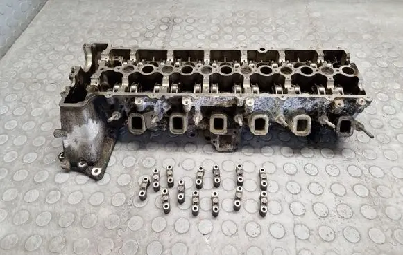 BMW 5 E60 E61 Engine head 7792753 7781195