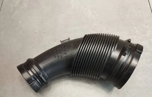 Audi A5 Sportback 8TA Air intake hose/pipe 04L129661