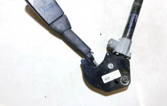 BMW 5 E39 Front seatbelt buckle 8257796