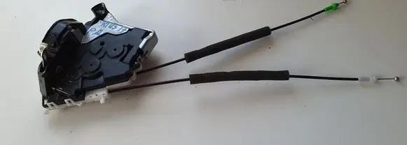 Toyota Prius (XW50) Front door lock